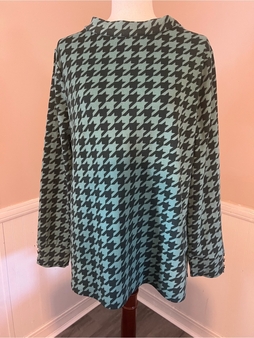 Women's Houndstooth Long Sleeve Sweater - teal/green top
